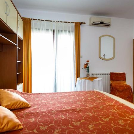 Rooms Mimi Krk Town Exterior photo