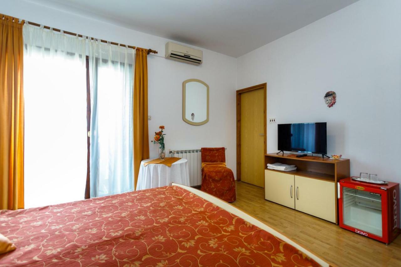 Rooms Mimi Krk Town Exterior photo