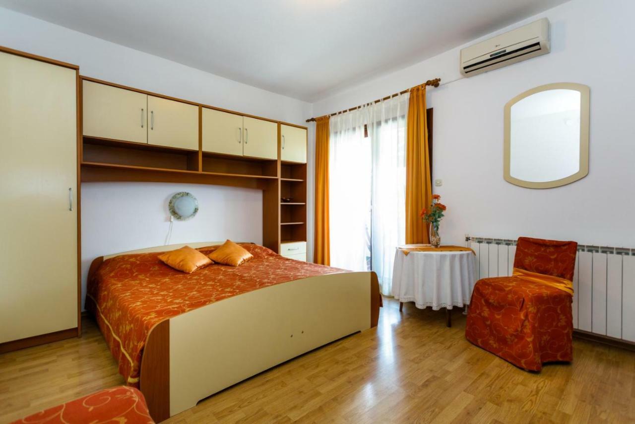 Rooms Mimi Krk Town Exterior photo
