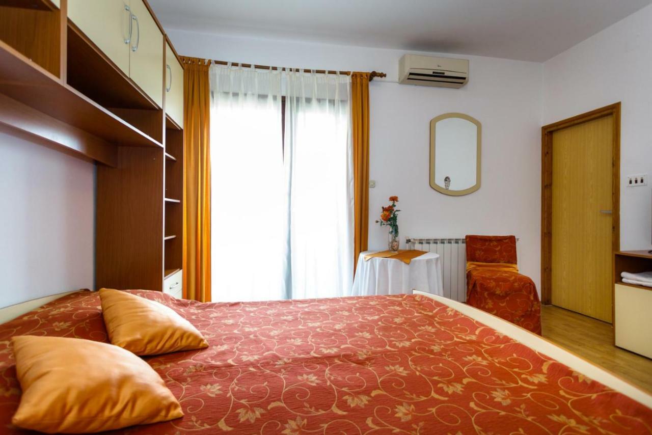 Rooms Mimi Krk Town Exterior photo